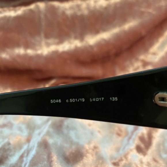 COPY - ❤️ CHANEL SUNGLASSES ❤️ - Picture 4 of 8